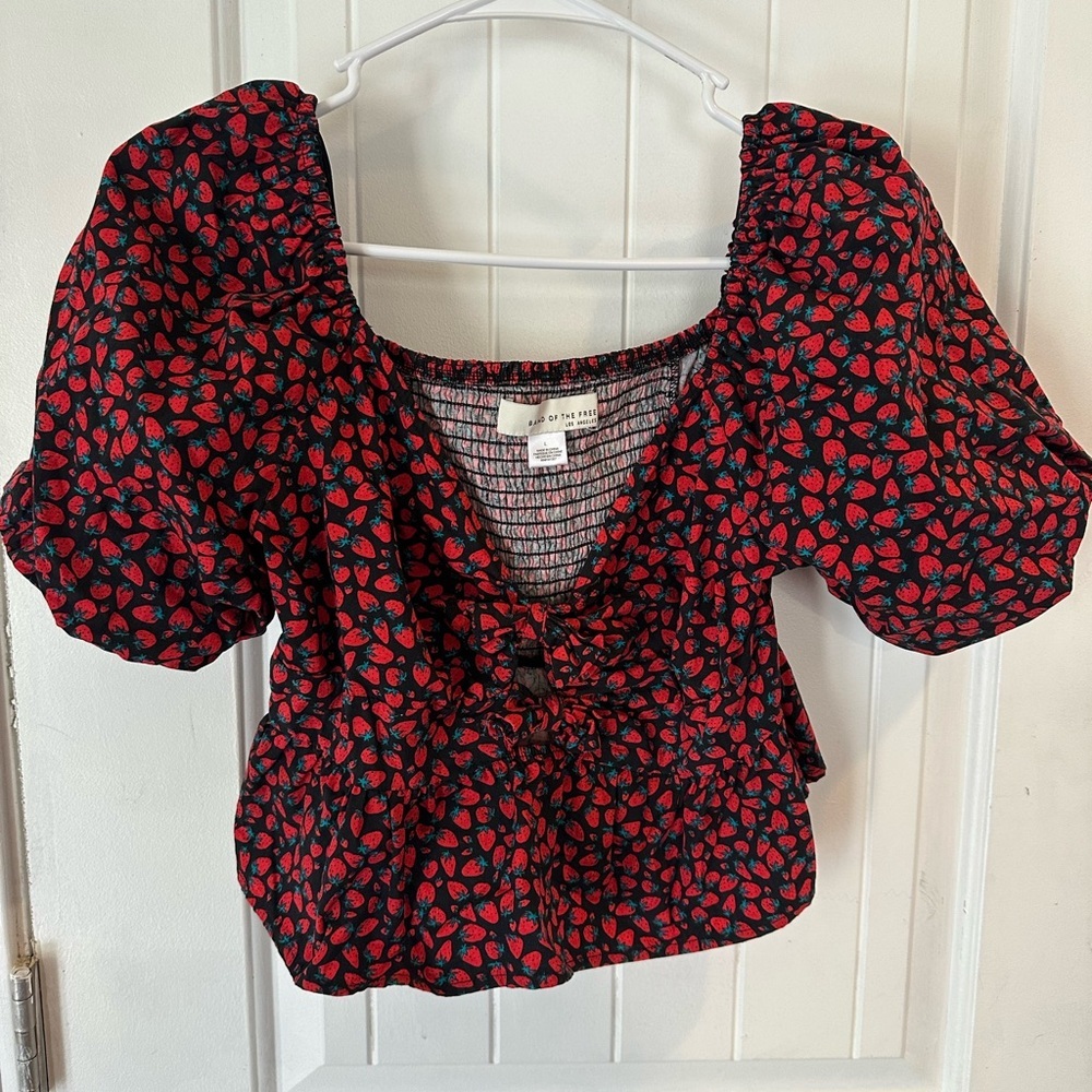 Band of the Free Strawberry Puff Sleeve Peplum Top Size L  Women